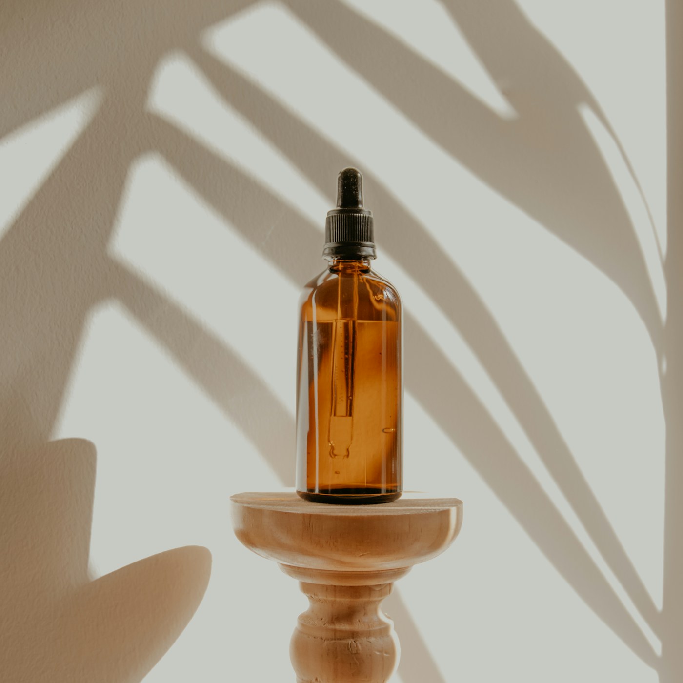 Ultrasonic essential oil diffuser releasing mist